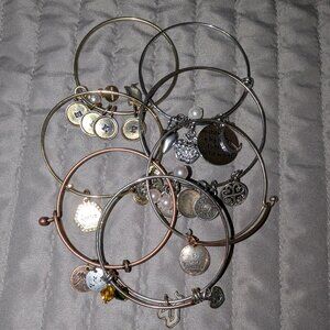 $3 with Bundle ~ Metal Charm Bracelet Lot 5732